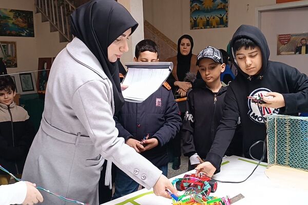 مسابقات رباتیک دانش‌آموزی به مناسبت هفته کانون ها 