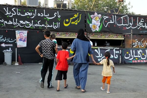 از نگاه معصوم کودک تا اشک پیرمرد؛ روایت عاشقی در موکب «عشاق‌الحسین»