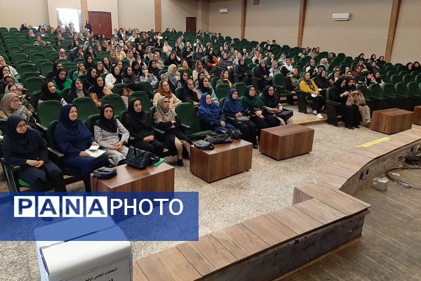 انتخابات انجمن اولیا و مربیان دبیرستان دخترانه پویش ناحیه 3 شیراز