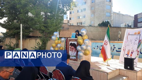 دانش‌آموزان دبیرستان نمونه فضیلت با شوروشوق به استقبال سال تحصیلی جدید رفتند