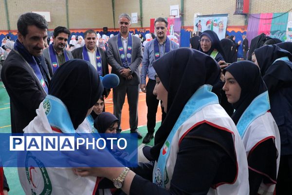 بهارستان دو صحنه همفکری، همدلی و همکاری پیشتازان در همایش یاوران انقلاب