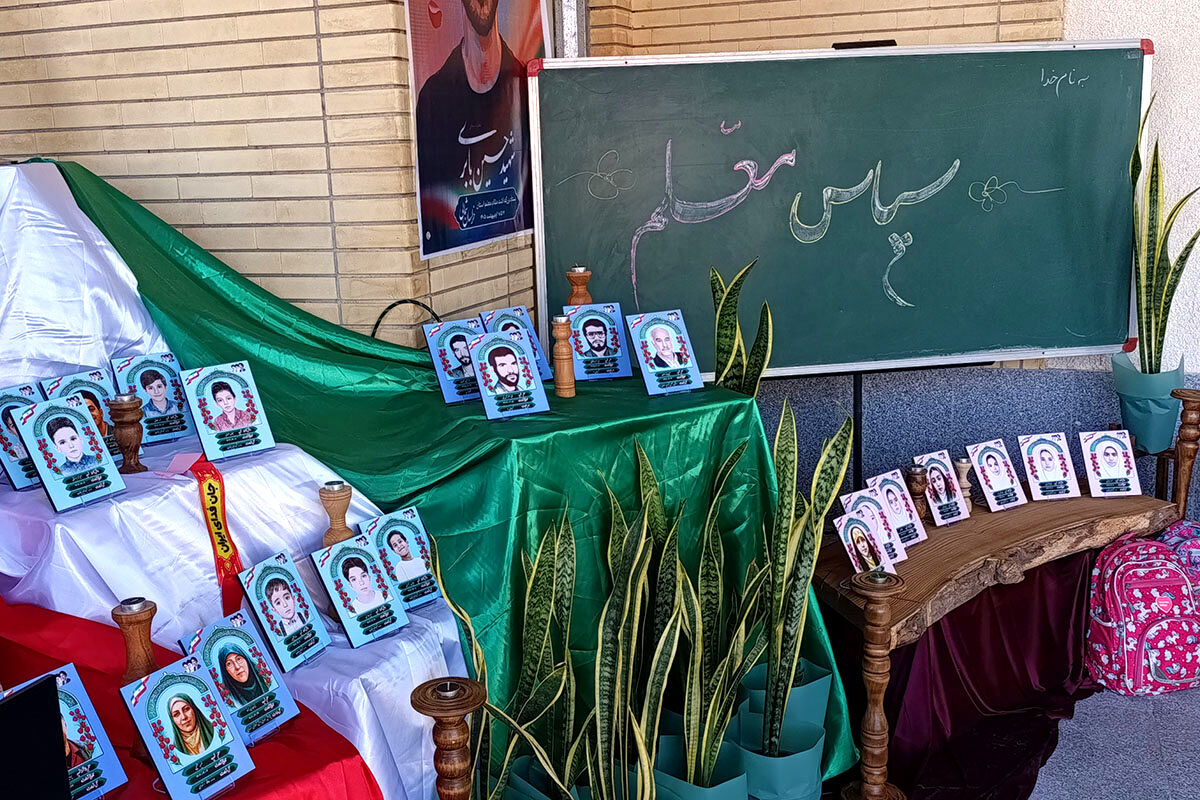 آیین زنگ سپاس معلم در هنرستان نور هل اتی حصار گرمخان