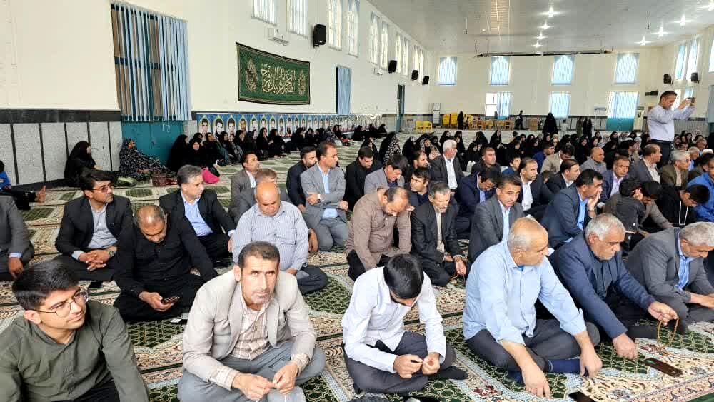 رسالت معلم فراتر از آموزش دروس است
