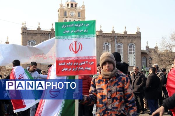 حضور گرم مردم تبریز در راهپیمایی 22 بهمن