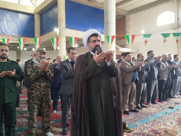 گرامیداشت سالروز ورود امام خمینی به میهن در نماز جمعه گلوگاه 