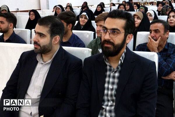 تجلیل از معاونین پرورشی و مربیان تربیتی منطقه ۱۴ تهران