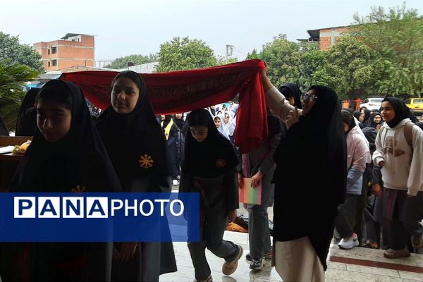 گرامیداشت هفته دفاع مقدس و آغاز سال تحصیلی در دبیرستان فرزانگان قائمشهر