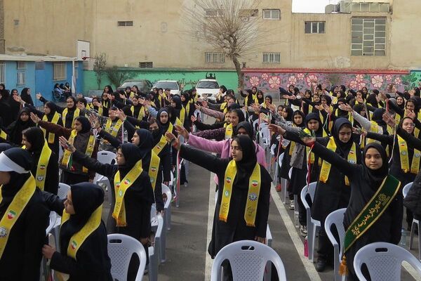 فجر دانش آموزی در قلبِ ری