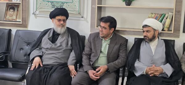 بازدید امام جمعه و مدیر آموزش‌ و پرورش بافق از دبستان هفتم تیر