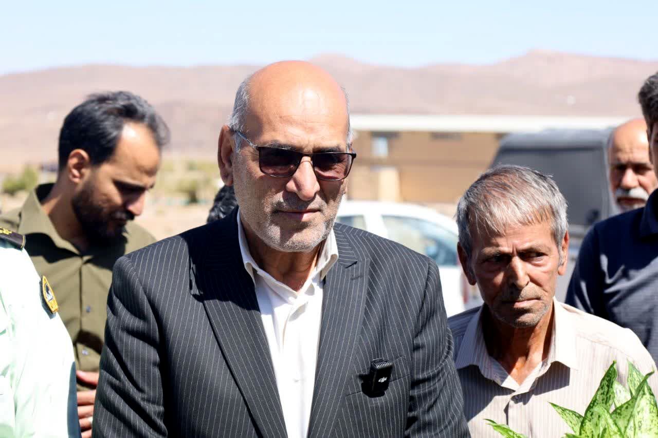 بازدید مدیرکل آموزش و پرورش استان یزد از آموزشگاه شهید نواب صفوی بهاباد