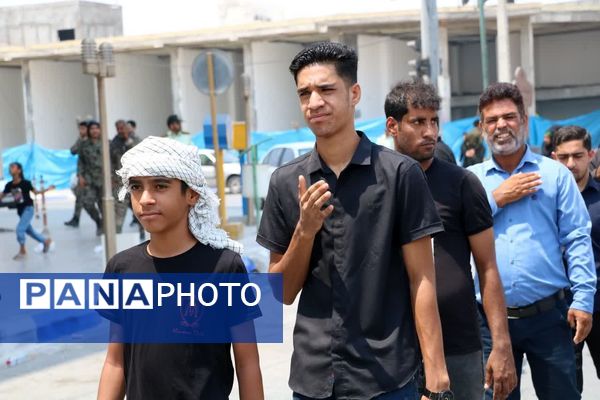 دسته‌روی عزاداران شهرستان بندرخمیر در آیین تاسوعای حسینی