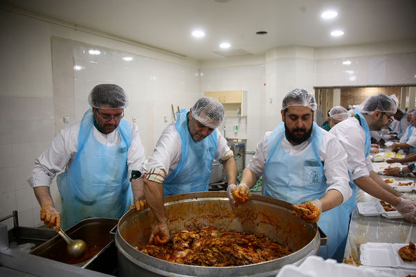 آشپرخانه حرم حضرت معصومه(س) در شب میلاد امام حسن مجتبی(ع)