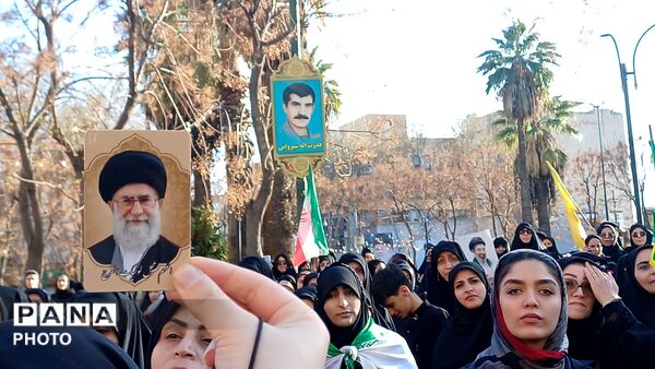  بانوان خرم‌آبادی برای دفاع از وطن برخاستند