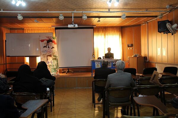برگزاری برنامه روشنگری به مناسبت دهه بصیرت 