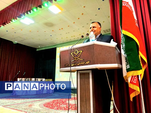 تجلیل از برگزیدگان مسابقات فرهنگی هنری جشنواره امید فردا در نیشابور