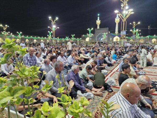 برگزاری نماز آیات در حرم امام رضا (ع) 
