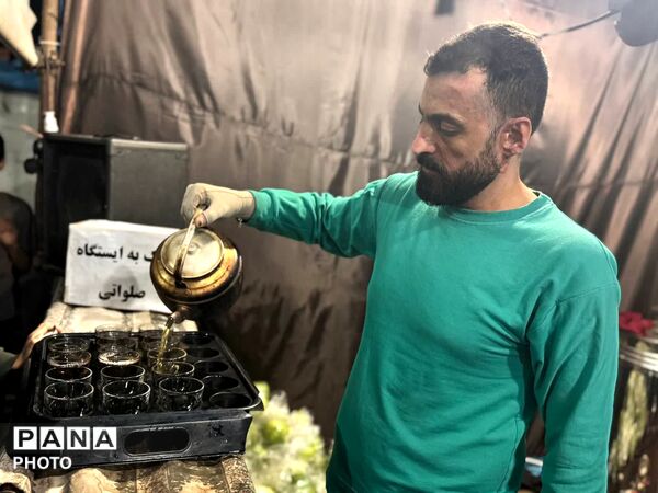 تجدید بیعت با رهبر انقلاب در شب هشتادو نهم