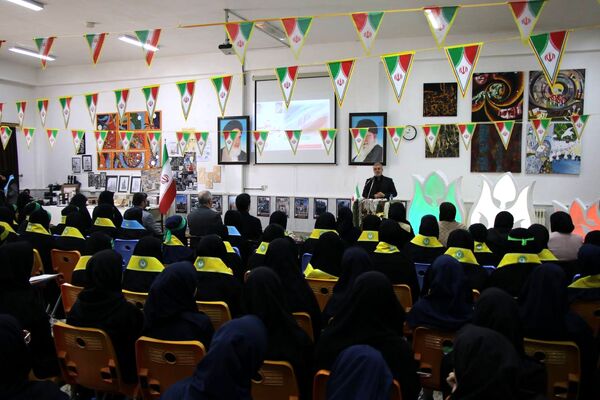 همایش «یاوران انقلاب» پیشتازان هنرستان شهریار تبریز