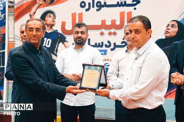 جشنواره والیبال خردسالان و نوجوانان تبریز با یاد «شهید راه خدمت»
