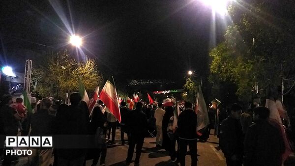 نیشابوری ها از پیر تا کودک در اجتماعات خیابانی