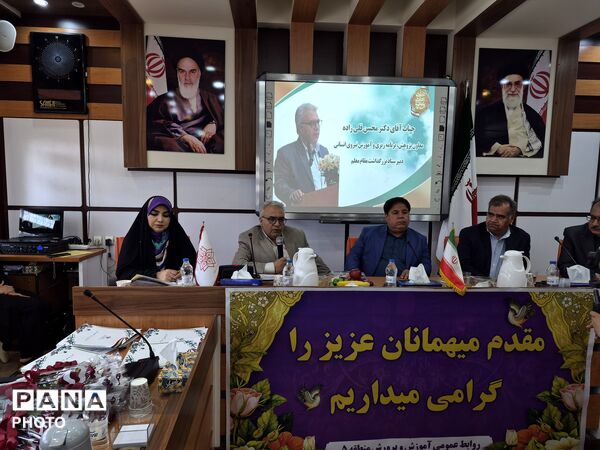 معلمان نمونه در قاب افتخار آموزش و پرورش منطقه ۵
