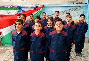 حال و هوای دهه فجر در دبستان هموطن ۲ رودهن 