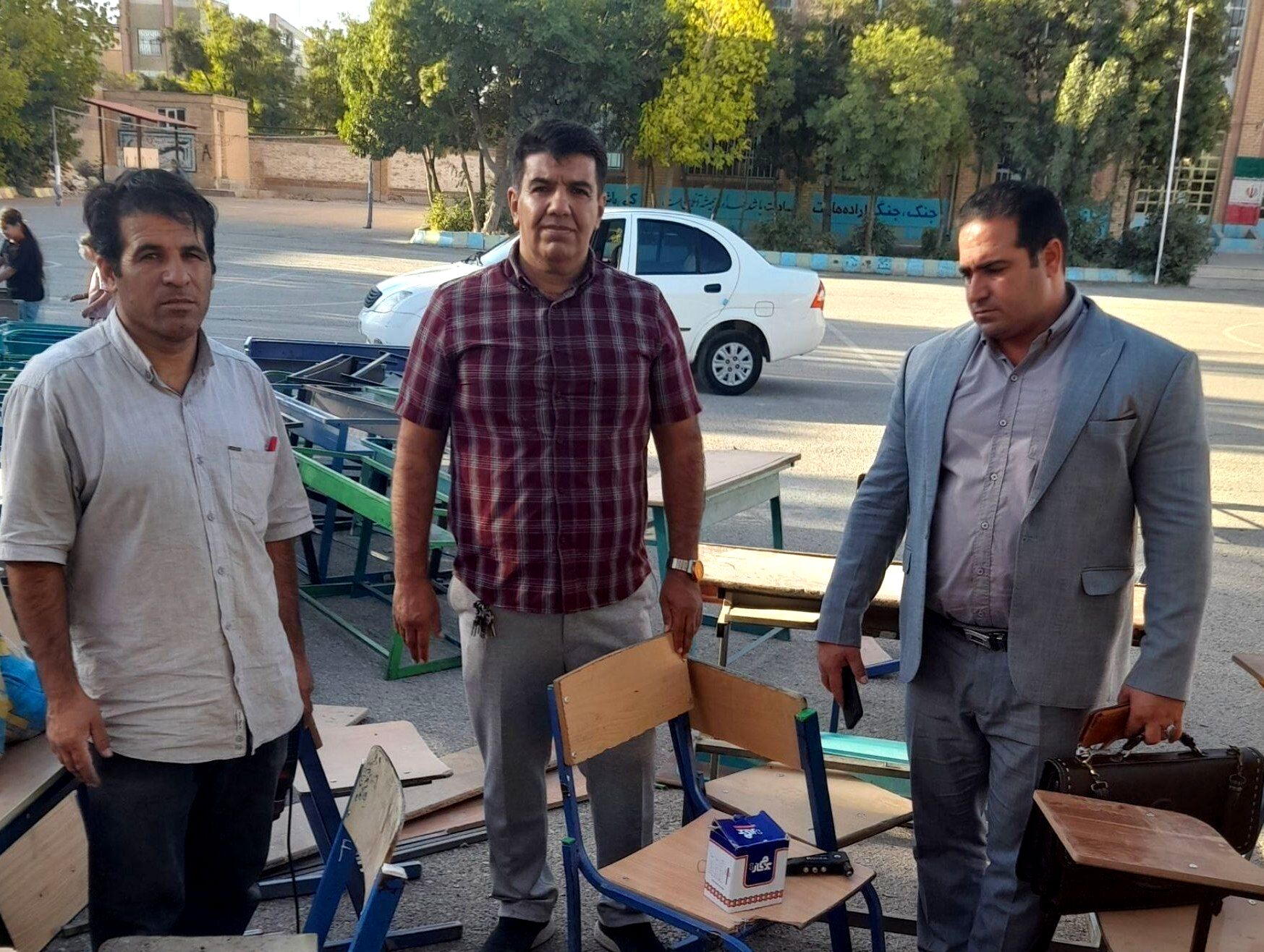 آغاز موج تعمیر و تجهیز صندلی‌ها در مدارس نورآباد لرستان