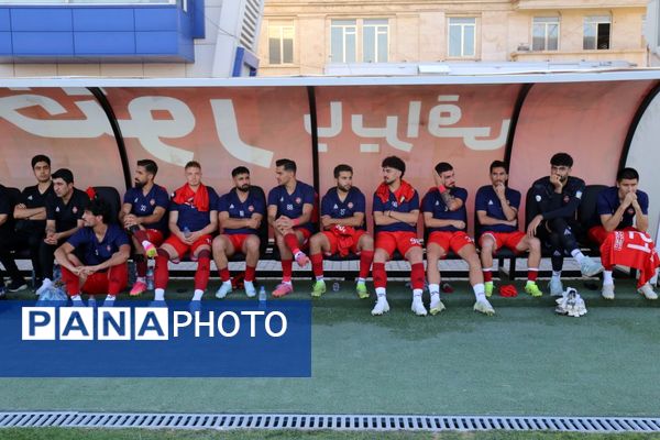 برد شیرین تراکتور در خانه مقابل آلمینیوم اراک