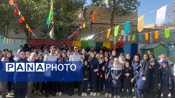 نور امید در دل آتش تجلیل از قهرمانان مدرسه مهندس رحمانی فرد در روز آتش‌نشان