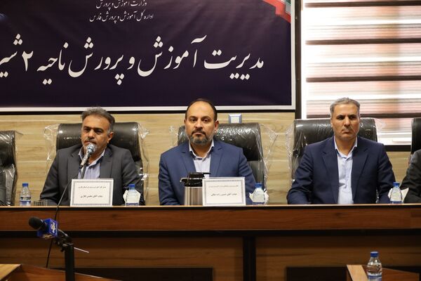 دیدار معاون پرورشی و فرهنگی وزارت آموزش و پرورش با نمایندگان دختر تشکل‌های دانش‌آموزی شیراز