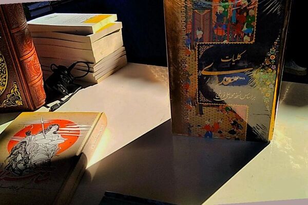 نمایشگاه کتاب و کتاب‌خوانی در اداره آموزش و پرورش اسلامشهر