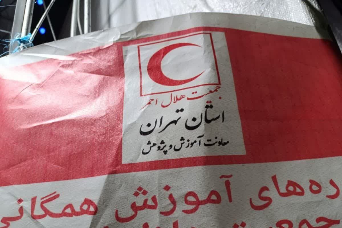 آموزش هلال‌احمر در میان شعارهای مرگ بر اسرائیل
