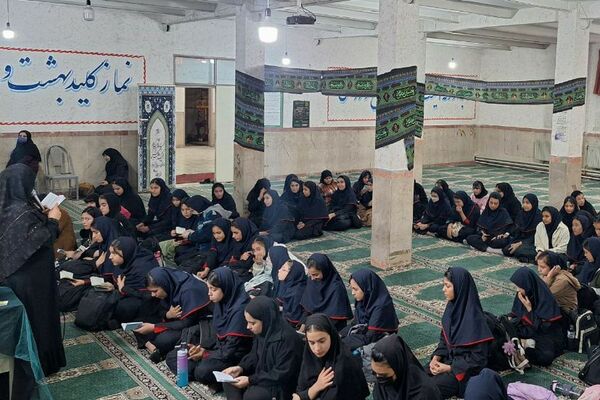 طنین نوای عشق و عزا؛ مراسم عزاداری دهه دوم فاطمیه در مدارس بهارستان‌دو