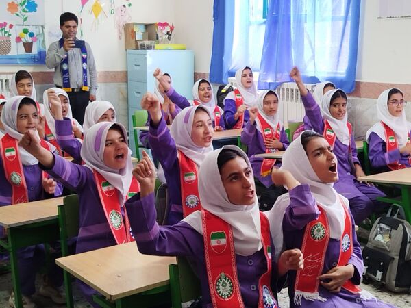 بازدید ارزیاب کشوری سازمان دانش‌آموزی در مدارس تمام پیشتاز شهرستان فاروج