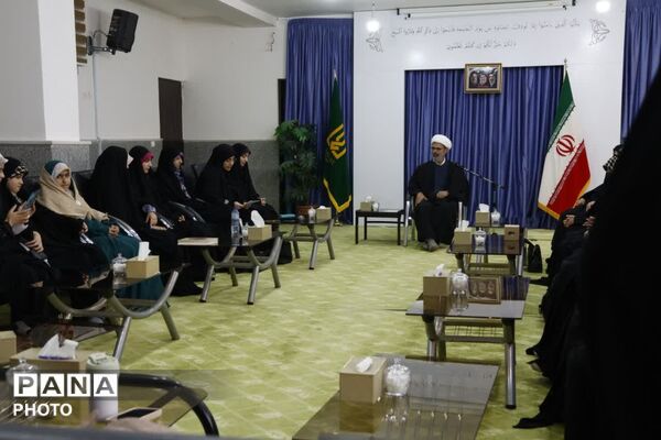 دیدار جمعی از دختران نخبه و برجسته با نماینده ولی فقیه در استان خراسان شمالی