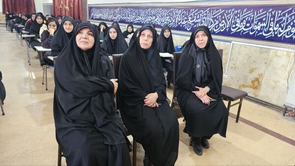 آیین گرامیداشت روز دانش‌آموز با حضور مسئولان منطقه ۱۳ در دبیرستان طلیعه شاهد