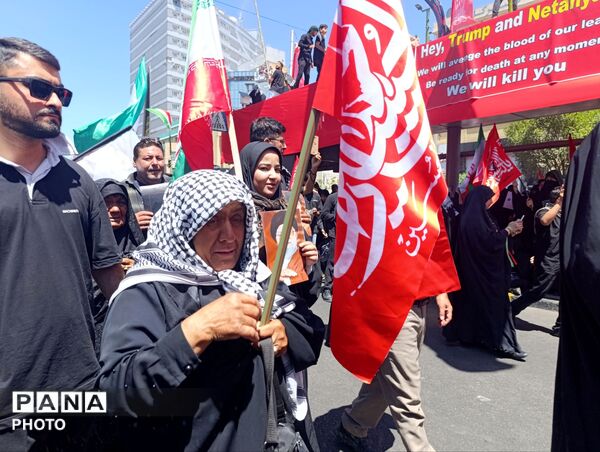 مراسم تشییع رهبر معظم انقلاب و خانواده ایشان در مشهد