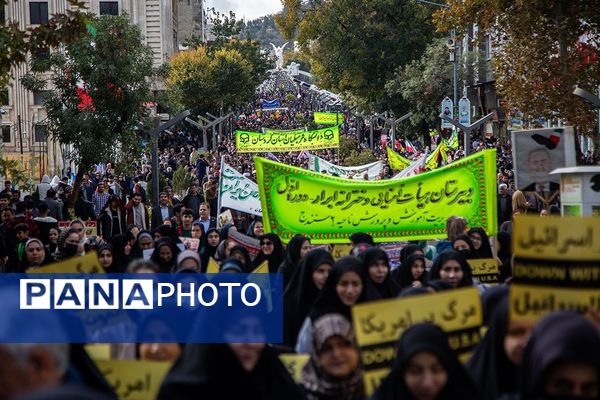 حضور پرشور اقشار مردم در راهپیمایی ۱۳ آبان سنندج