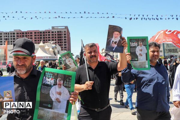 تشییع پیکر رهبر شهید انقلاب در مشهد مقدس با حضور پرشور مردم 
