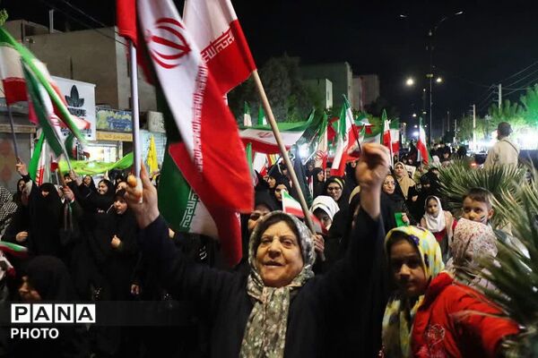 گرامیداشت چهلمین روز شهادت رهبر شهید و دانش‌آموزان میناب در باقرشهر 