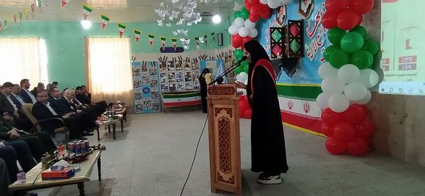 طنین زنگ انقلاب در دبیرستان دخترانه عترت گناوه