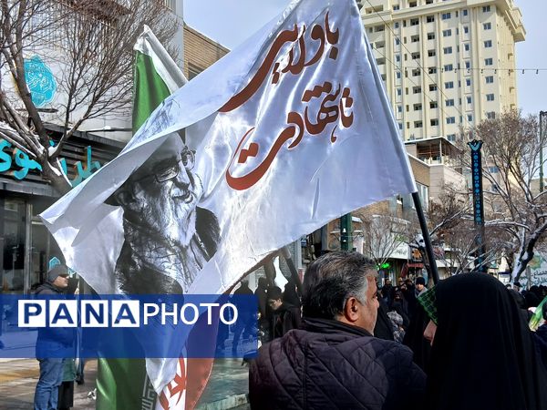 حضور پرشور مردم مشهدی در راهپیمایی ۲۲ بهمن 