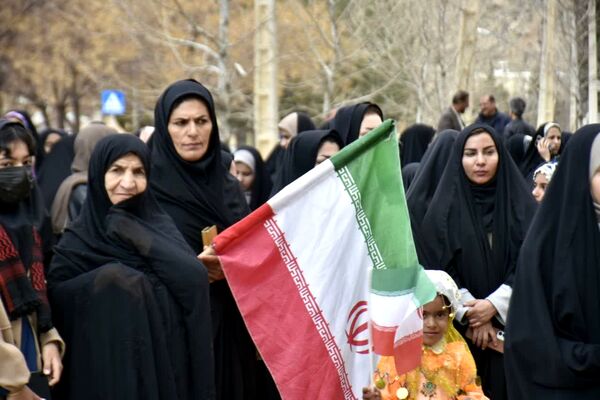 خروش مردم  فلارد در راهپیمایی ۲۲ بهمن