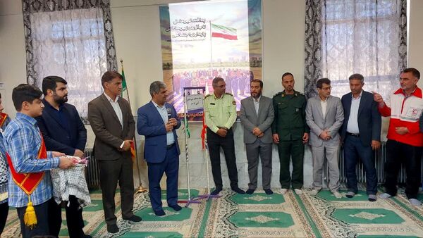 مراسم هفته گرامیداشت پدافند غیرعامل در دبیرستان دور اول صدرا مهریز