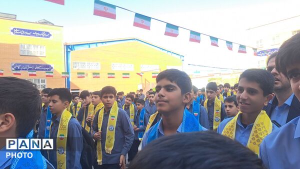 بازدید مسئولان ناحیه چهار قم از مدرسه سرای ایرانی