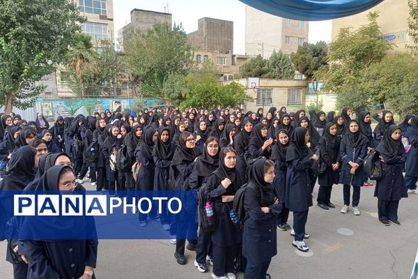 برگزاری جشن آغازین مهرماه در دبیرستان حضرت زینب(س) ناحیه یک شهرری