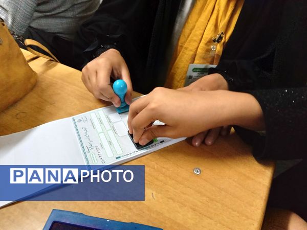 حضور مردم ولایتمدار نیشابور پای صندوق‌های رای